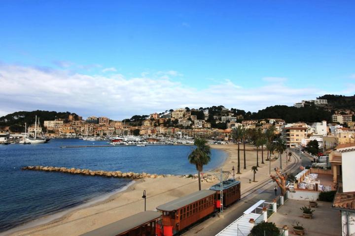 Oportunidad para inversores: edificio primera línia de mar Port de Sóller photo 0