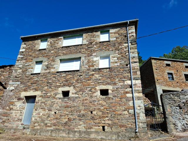 Villa En venta en Illano photo 0