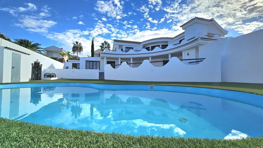 Exclusiva villa en Playa Paraíso: lujo y tranquilidad en Tenerife photo 0