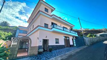 Impresionante casa independiente con terreno en venta photo 0
