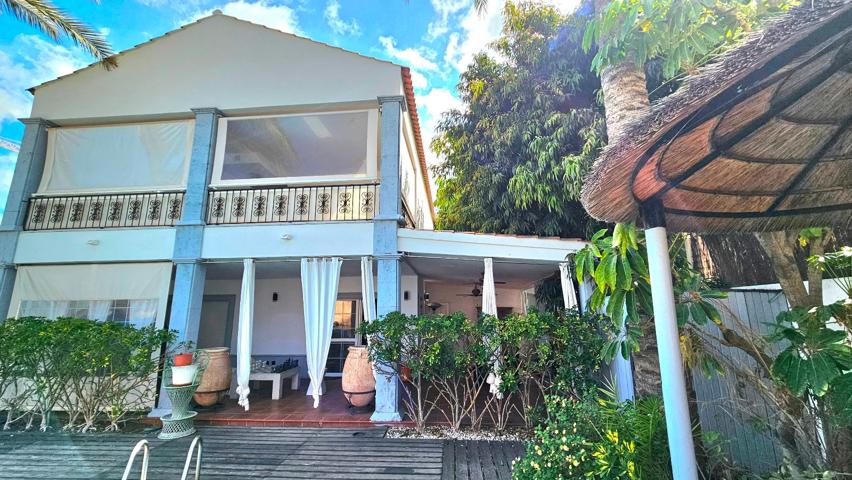 Villa en venta en Los Cristianos photo 0