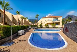 Apartamento en alquiler en El Duque, Costa Adeje photo 0