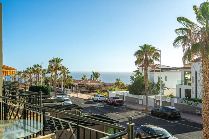 Dúplex en venta en el complejo Bellamar I 3 habitaciones, terraza con vistas y plaza de parking photo 0