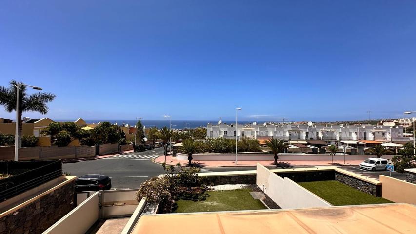 Amplio adosado en Los Girasoles, Madroñal de Fañabé photo 0