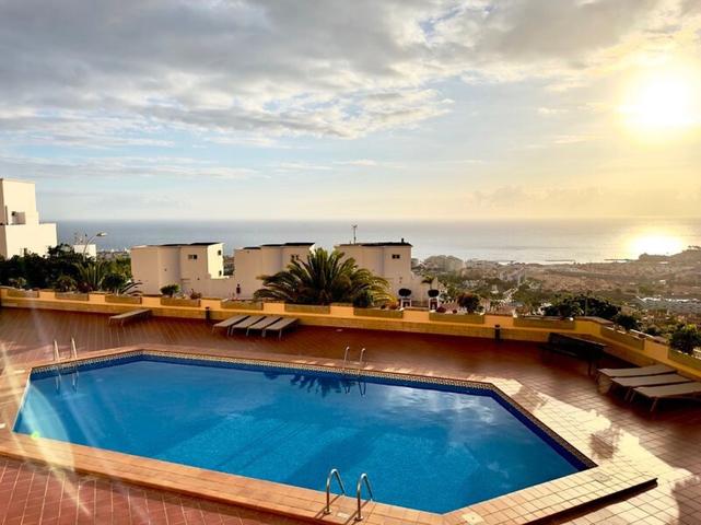 Apartamento con gran terraza y vistas al mar en Torviscas Alto photo 0