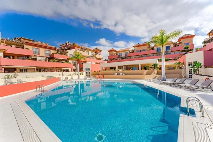 Apartamento en lujosa zona El Duque photo 0