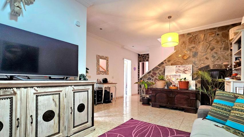 Acogedor chalet adosado en Las Rosas photo 0