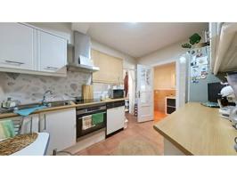 Luminoso y amplio piso en zona tranquila · 4 habitaciones · 2 terrazas · listo para entrar a vivir photo 0