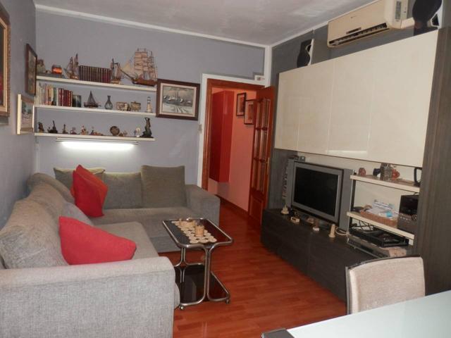 Venta de un piso en Bàscara photo 0