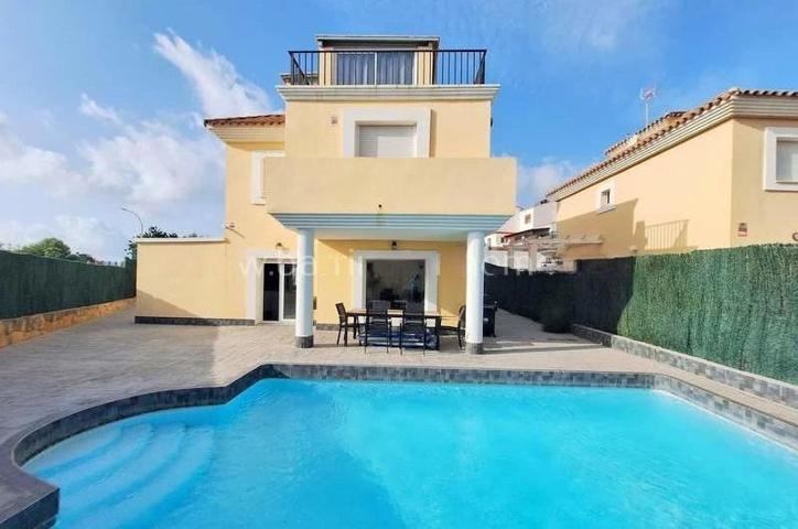 Villa En venta en Manilva photo 0