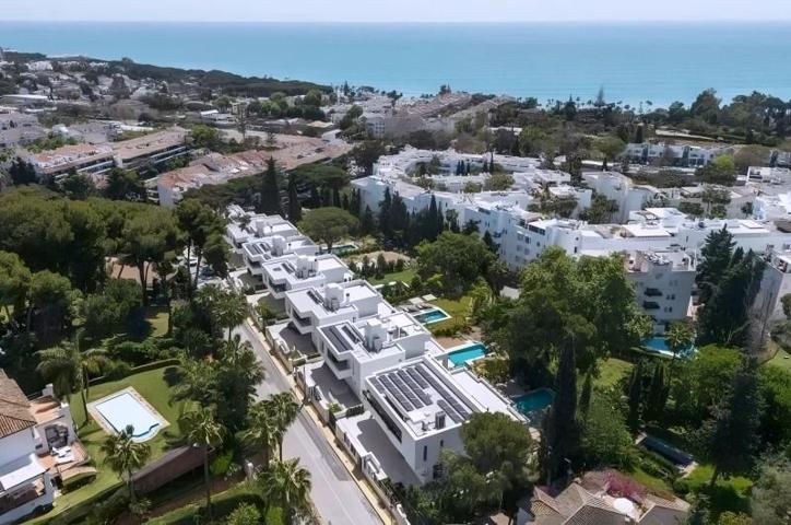 Villa En venta en Marbella photo 0