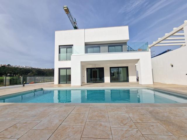 Villa En venta en Manilva photo 0