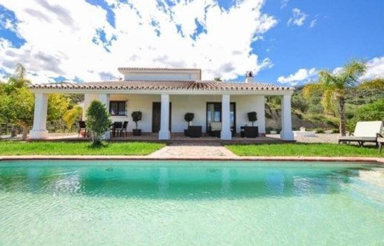 Villa En venta en Álora photo 0