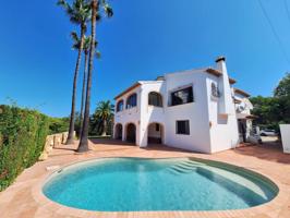 Espaciosa villa en venta en Jávea y cerca de todos los servicios photo 0