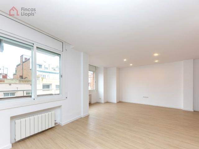 Piso En venta en Barcelona photo 0
