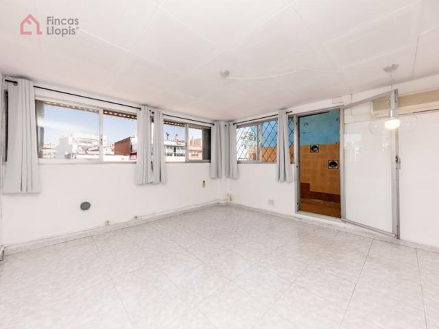 Piso En venta en Barcelona photo 0