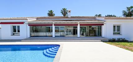 Villa En venta en Dénia photo 0