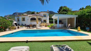 Villa En venta en Dénia photo 0