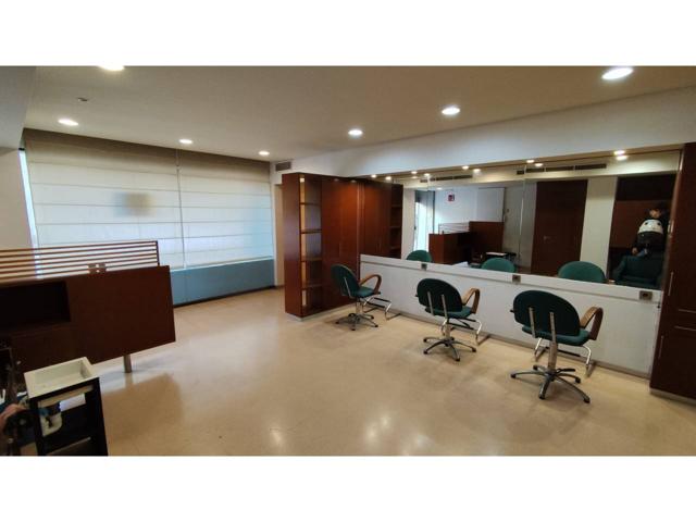 LOCAL COMERCIAL EN VENTA A IGUALADA - Poble Sec photo 0