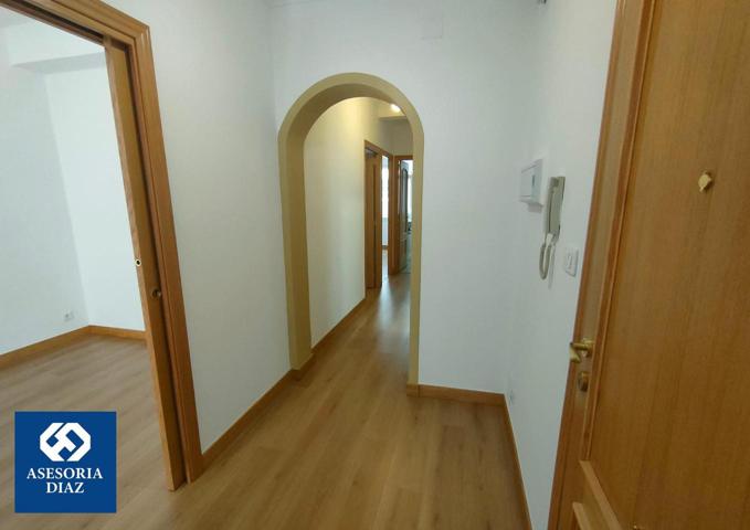 Piso en alquiler en la c-Pintor Joaquín Vaamonde. photo 0
