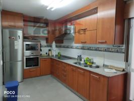 Piso amplio de 4 dormitorios en el centro de Marín photo 0