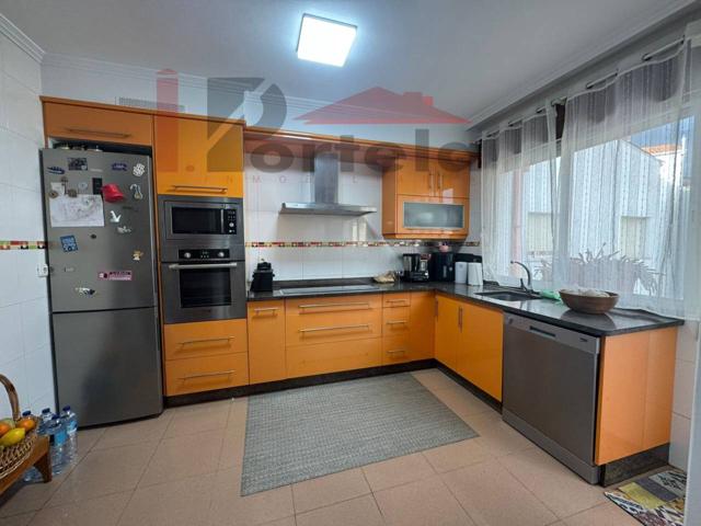 PORTELA INMOBILIARIA VENDE EN EXCLUSIVA MAGNÍFICO PISO EN MARÍN photo 0