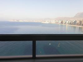 Exclusivo apartamento en primera línea de playa Benidorm, en la zona del Rincón de Loix, con vistas panorámicas photo 0