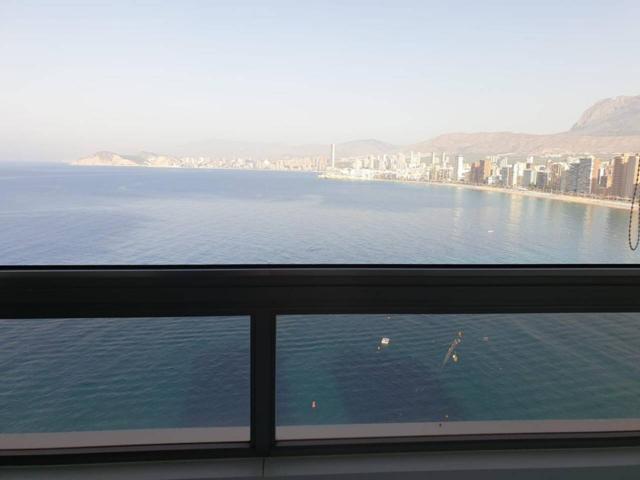 Exclusivo apartamento en primera línea de playa Benidorm, en la zona del Rincón de Loix, con vistas panorámicas photo 0
