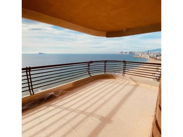 'TU PALCO VIP en el Mediterráneo: Exclusiva Propiedad con Terrazas FRENTE al Mar en Benidorm.' photo 0