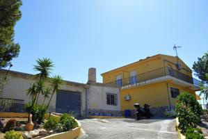 Venta de villa en San vicente del raspeig, de 250m2 con 5 dormitorios y 2 baños con plaza de garaje photo 0