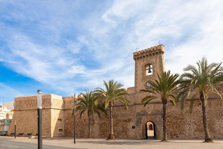 Venta de apartamento en Santa pola, de 70m2 con 2 dormitorios y 1 baño photo 0