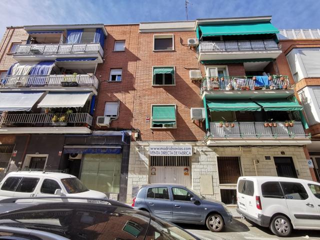 Local En venta en Puerta del ángel photo 0
