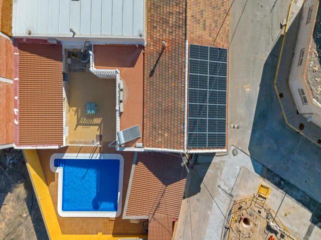 Casa reformada con estudio independiente y piscina privada. photo 0