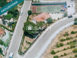 Casa a cuatro vientos con pista de tenis privada. photo 0