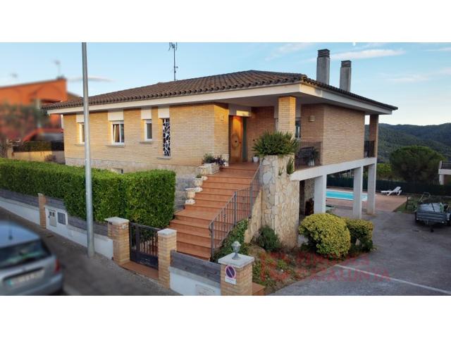 Casa En venta en Girona photo 0