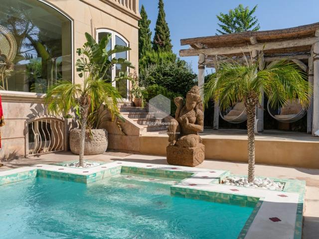 Villa En venta en Dénia photo 0
