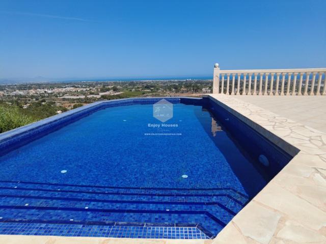 Villa En venta en Dénia photo 0