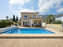 Villa En venta en Dénia photo 0