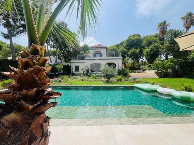 Villa En venta en Dénia photo 0