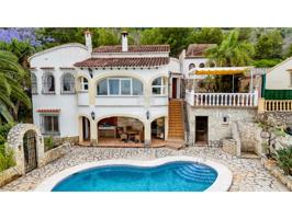 Villa En venta en Dénia photo 0