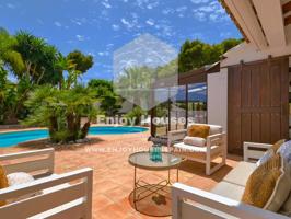 Villa En venta en Moraira photo 0