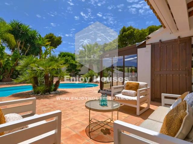 Villa En venta en Moraira photo 0