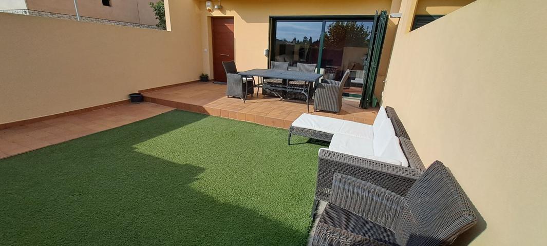 Villa En venta en Navata photo 0