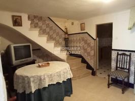Se vende casa con cochera cerca del parque de la Cañada photo 0