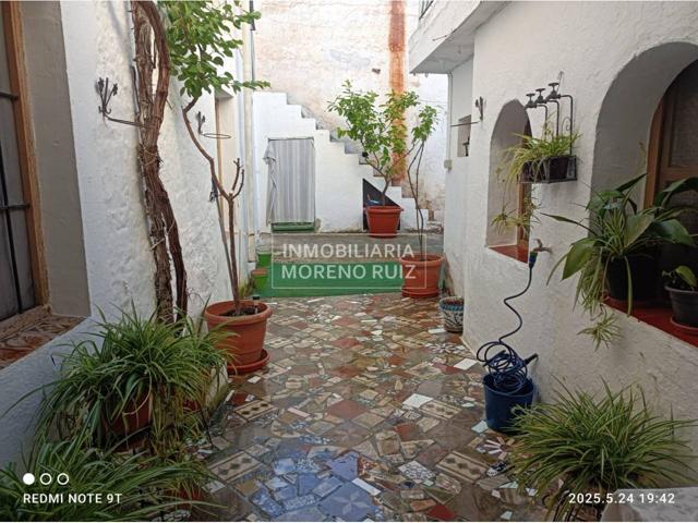 Venta de amplia casa en Albendín, muy bien situada. photo 0