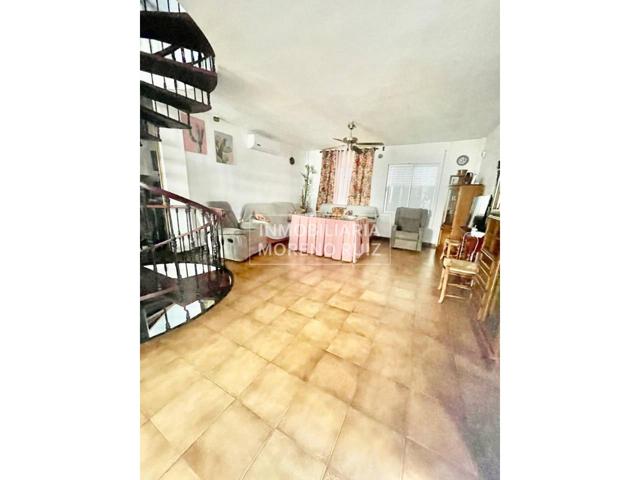 CASA CON COCHERA PARA DOS COCHES. photo 0