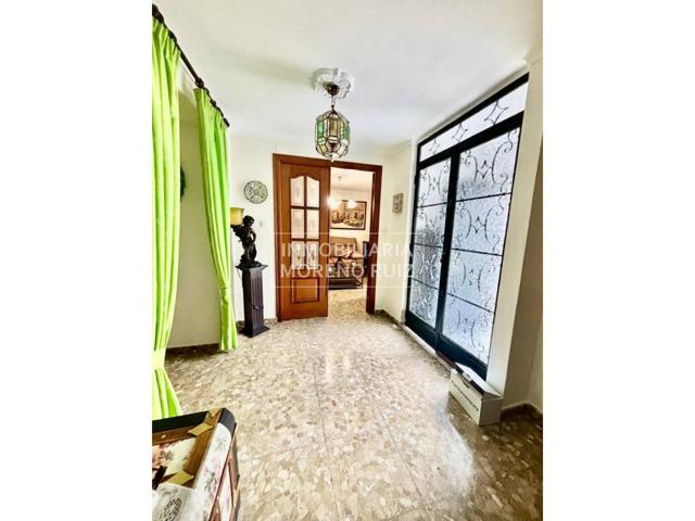 CASA BIEN DISTRIBUIDA Y POSIBILIDAD DE COCHERA. photo 0