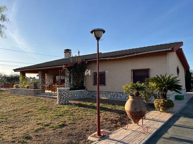 ¡ESTUPENDO CHALET EN PARCELA DE 3.000 M² CON PISCINA Y JARDÍN EN UBICACIÓN PRIVILEGIADA! photo 0