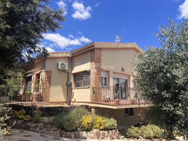 ¡Descubre tu Refugio Ideal en Matadepera! Impresionante Chalet Independiente con Amplio Jardín y Terreno en Les Pedritxe photo 0