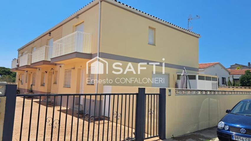 Casa adosada en costa norte ,construida en 2 plantas con gran terraza exterior zona chill out y barbacoa photo 0
